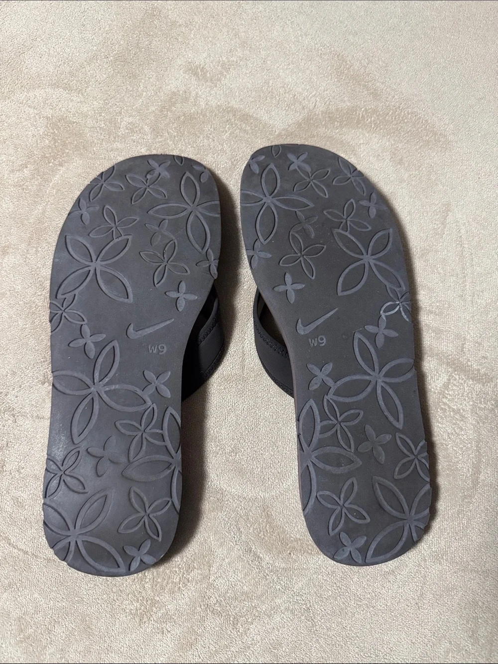 Nike Women’s Chocolate Brown and Pink Flip-flop sandals